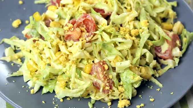 Небанальные рецепты салатов из обыкновенной капусты